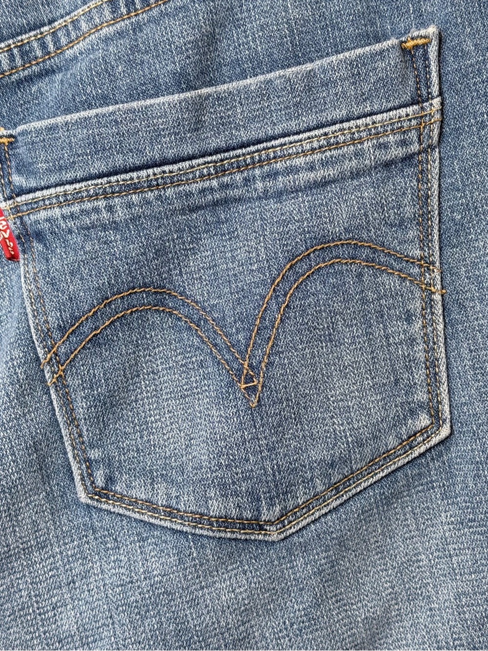 Levi's | Y2K Mid-High Rise Med Blue Wash Quality Denim Stretch Jean Shorts - Picture 8 of 13